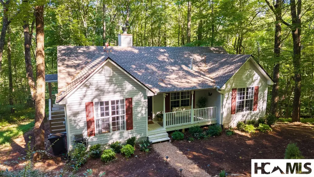 619 Holly Road, Sapphire