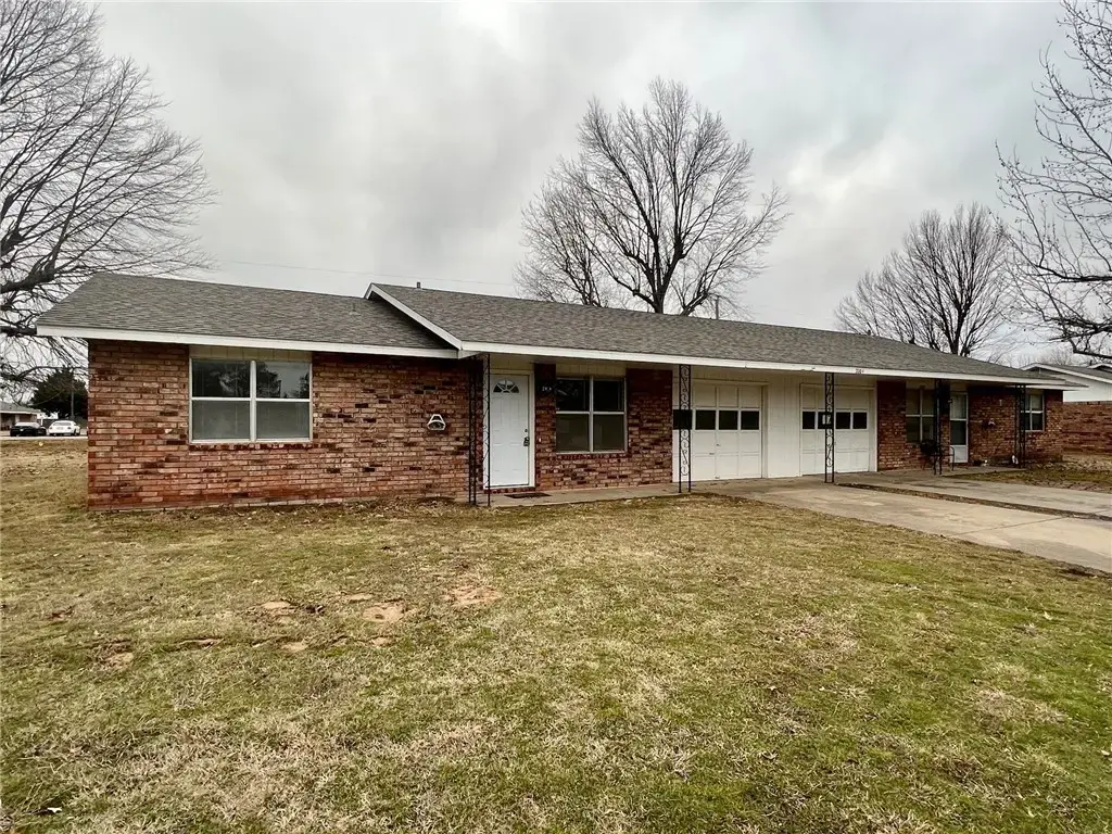 2004 Horseshoe Drive A, Springdale