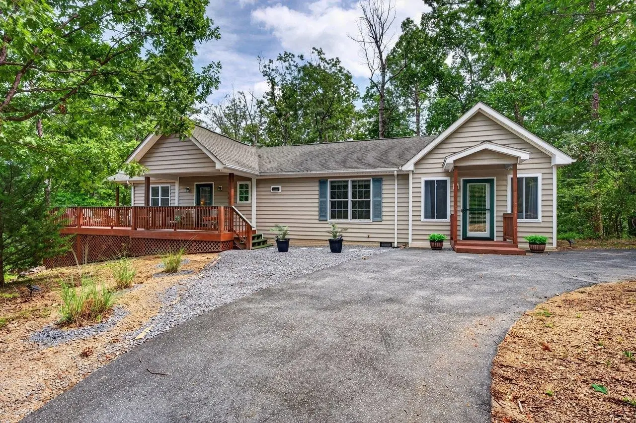 392 Passage Ln, Mcgaheysville