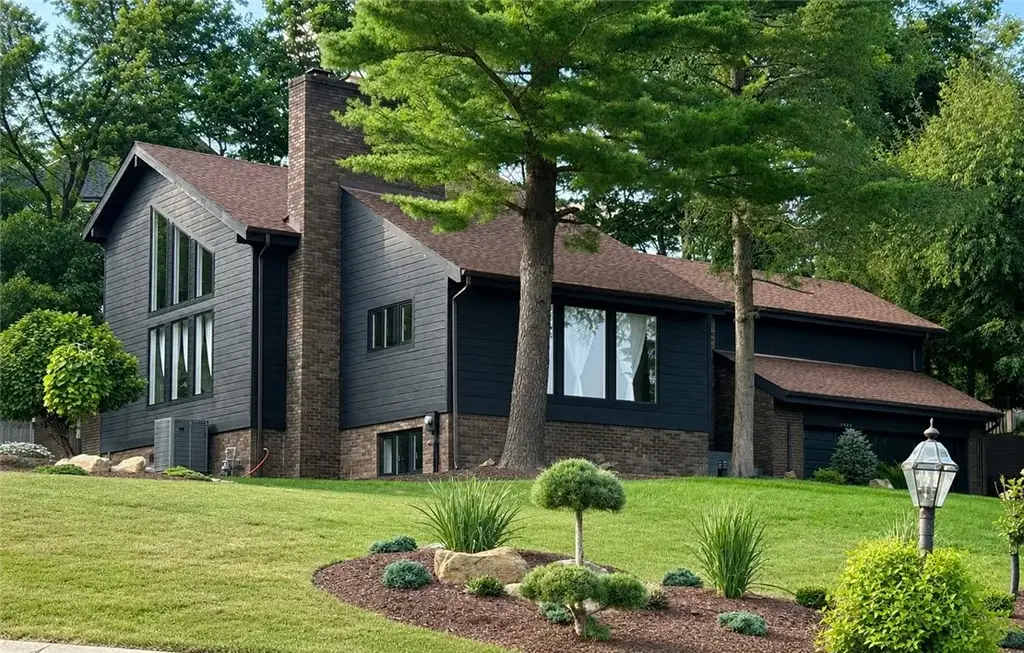 1660 Queens Drive , South Park