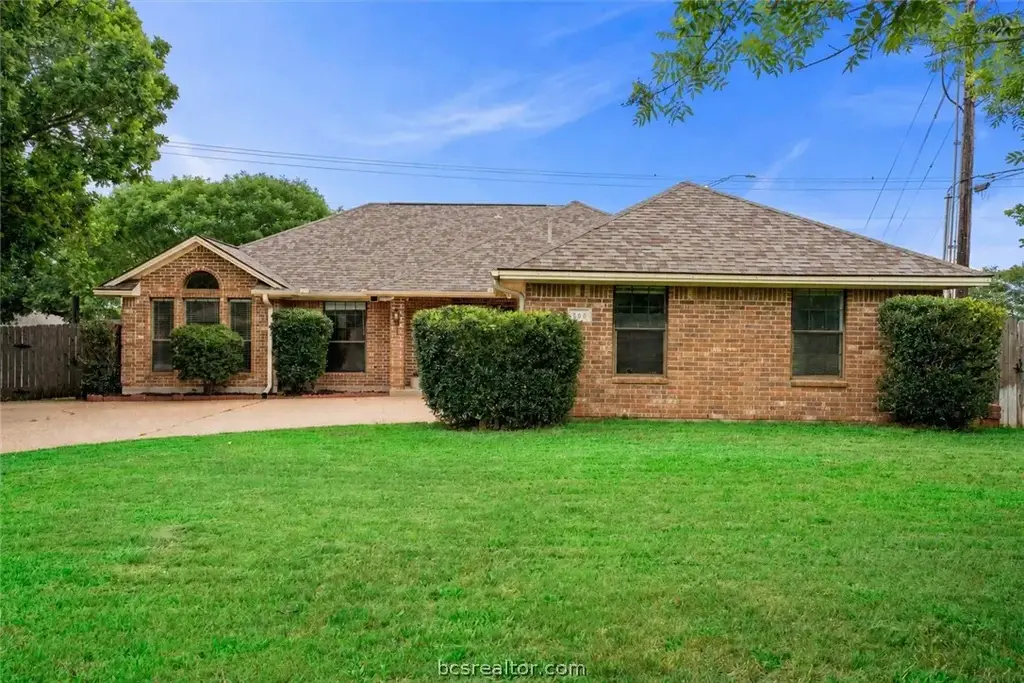 600 Coachlight Court, College Station
