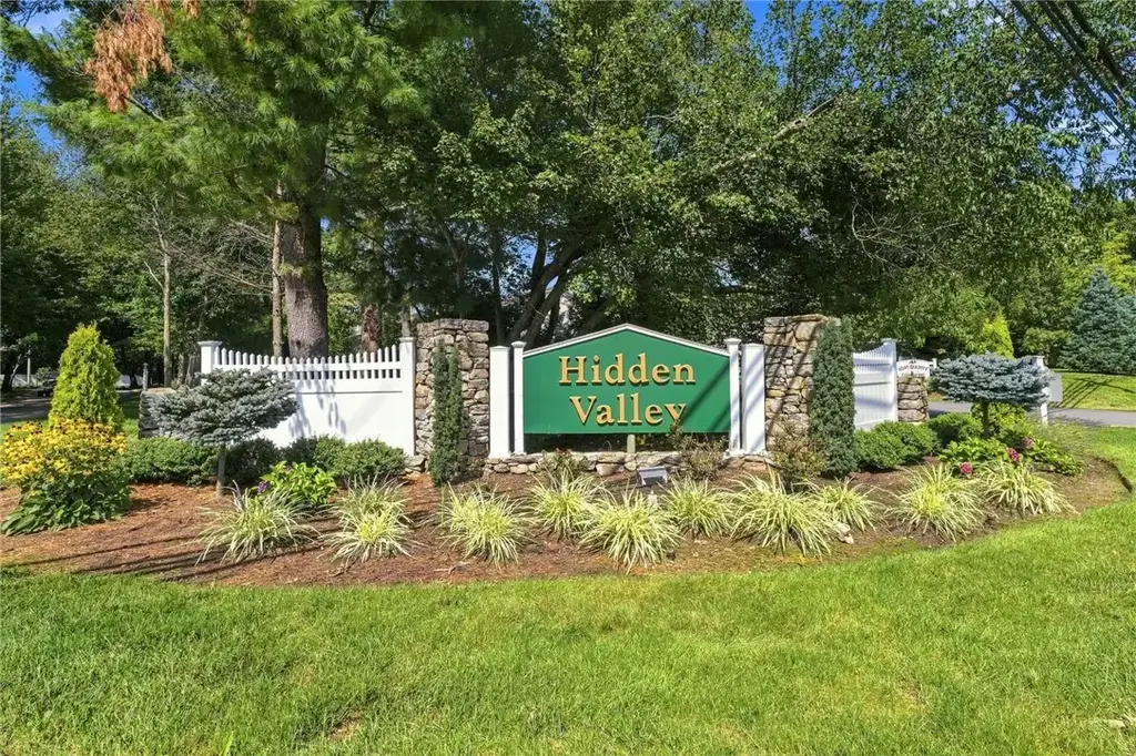 106 Trellis Dr, West Warwick