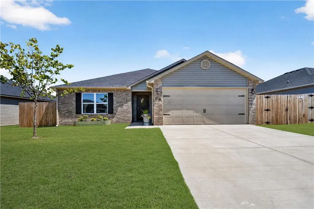 1716 Ace Avenue, Gentry