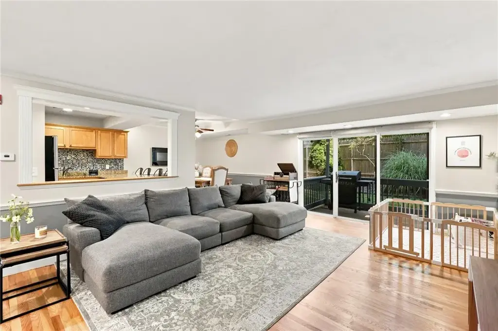 125 Van Zandt Ave # 201, Newport