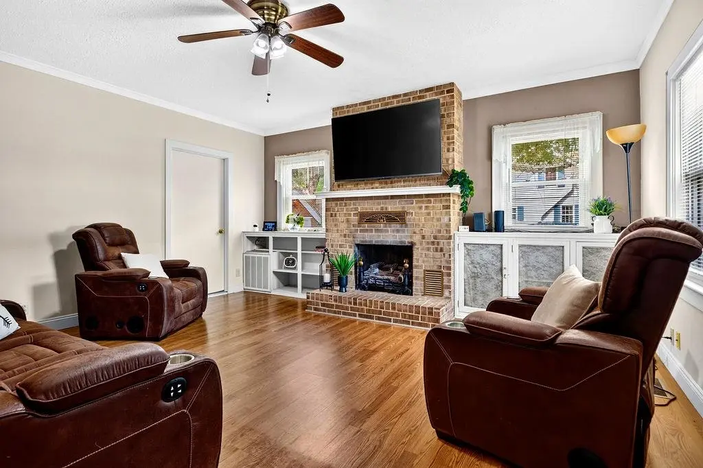 304 N Oak Ln, Waynesboro