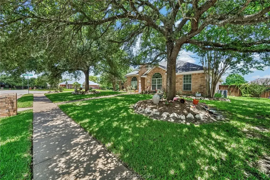 2301 Kuykendall Circle, Bryan