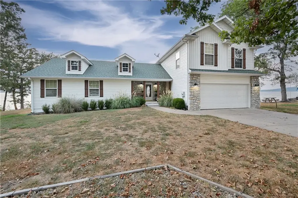 62013 E 260 Road, Grove