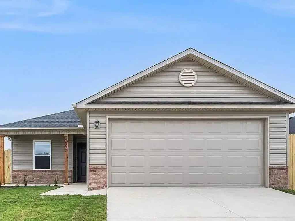 2527 E Meramec Street, Fayetteville