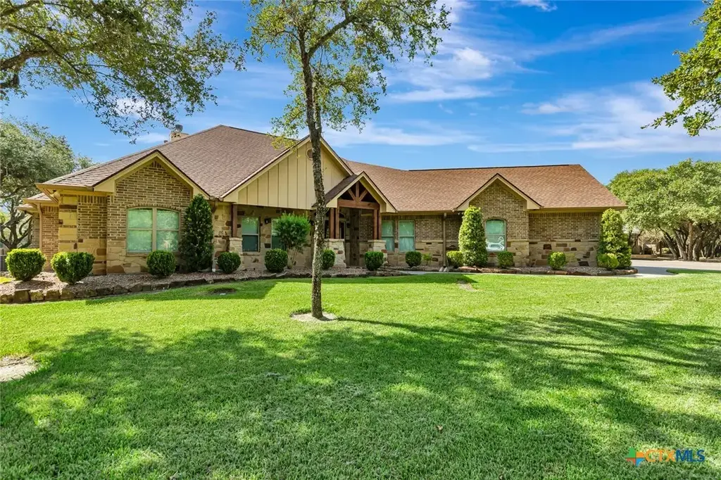 249 Post Oak Bend, Inez