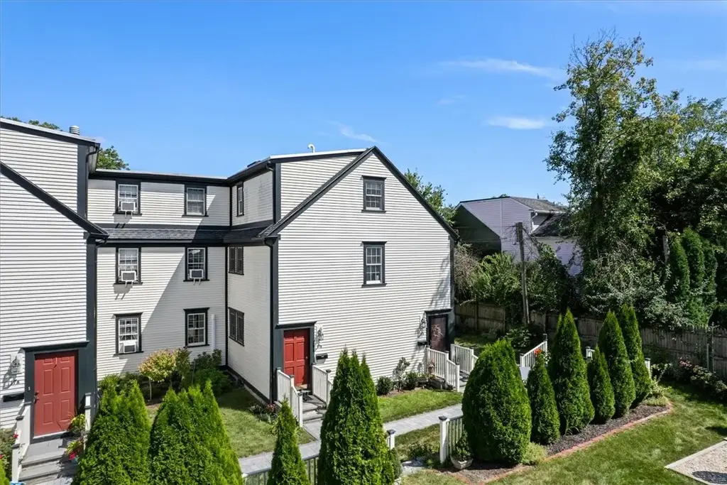 17 Bank St # D, Warwick