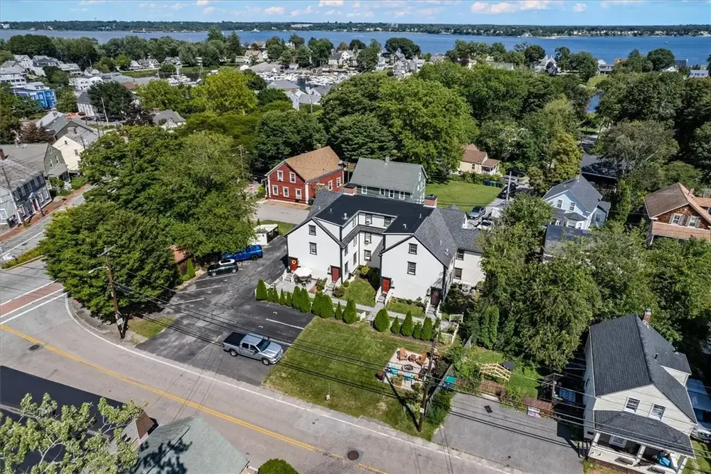 17 Bank St # D, Warwick