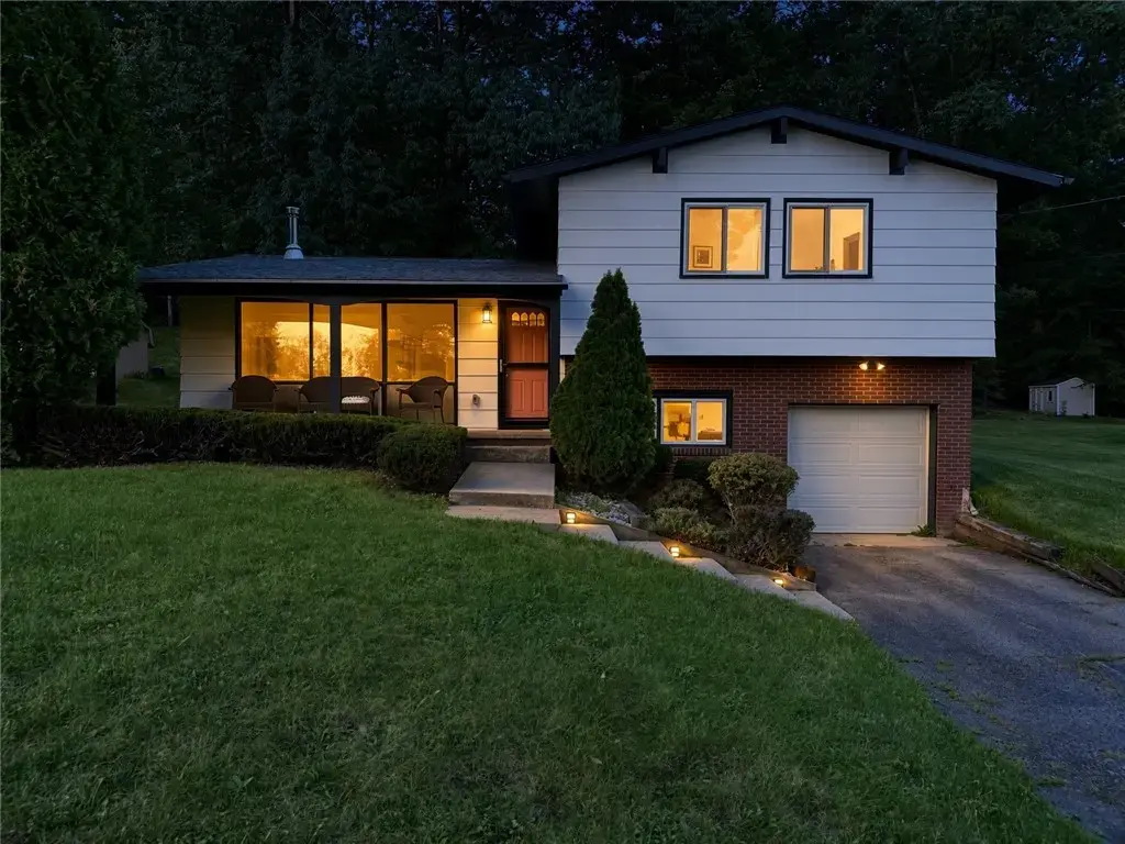 2878 Old Plank Road , Neshannock
