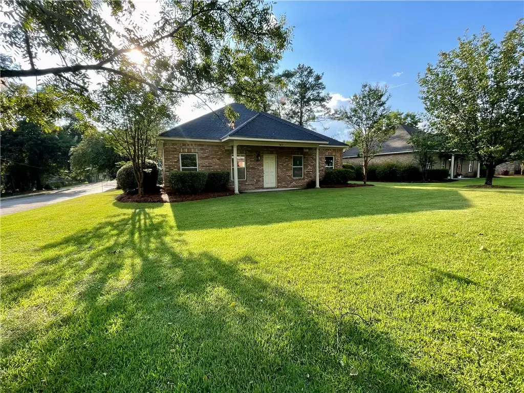 603 N Donahue Dr, Auburn