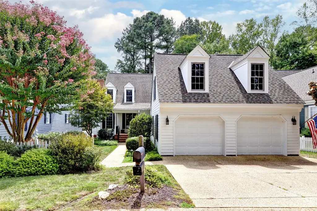 117 Hollinwell, Williamsburg