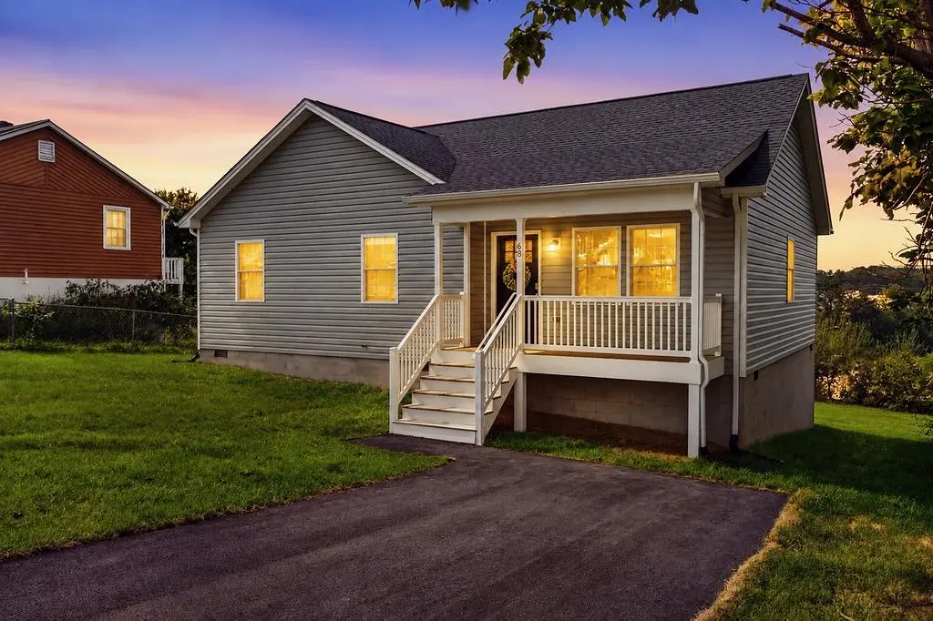 68 Sunset Blvd, Staunton