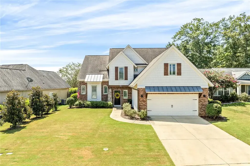 2221 Red Tail Ln, Auburn