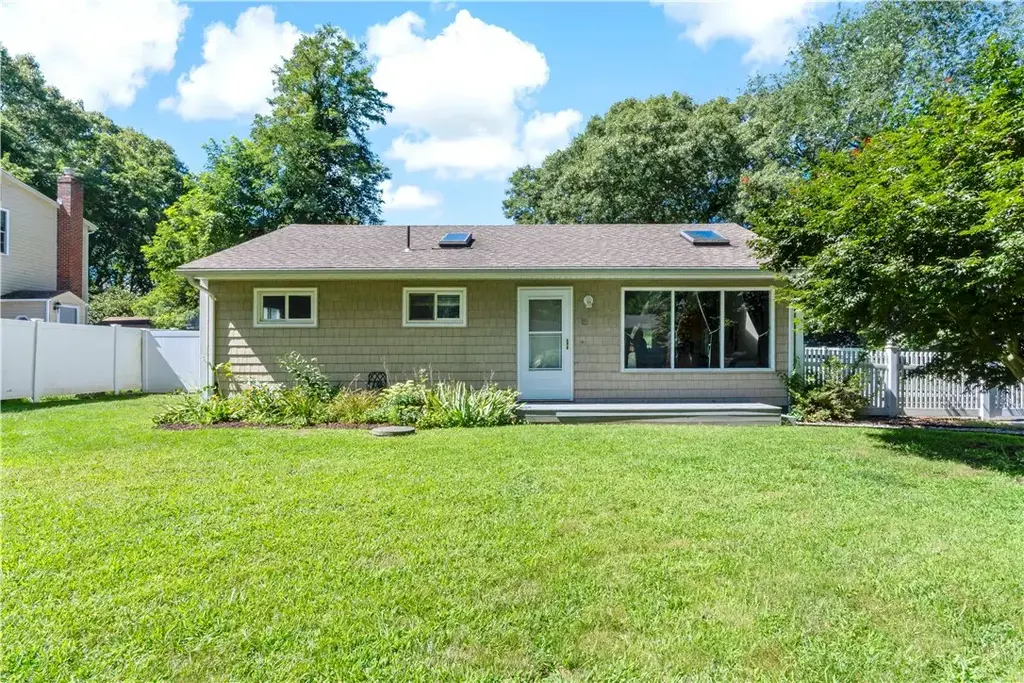 15 Mollusk Dr, North Kingstown