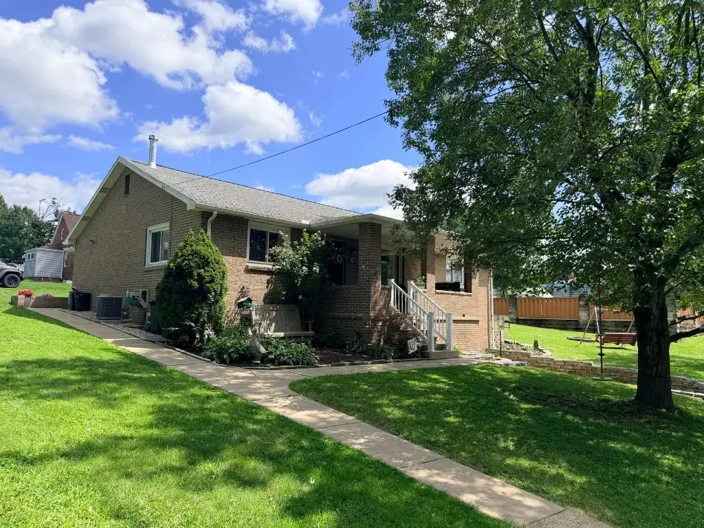 12 1st Avenue , Smith