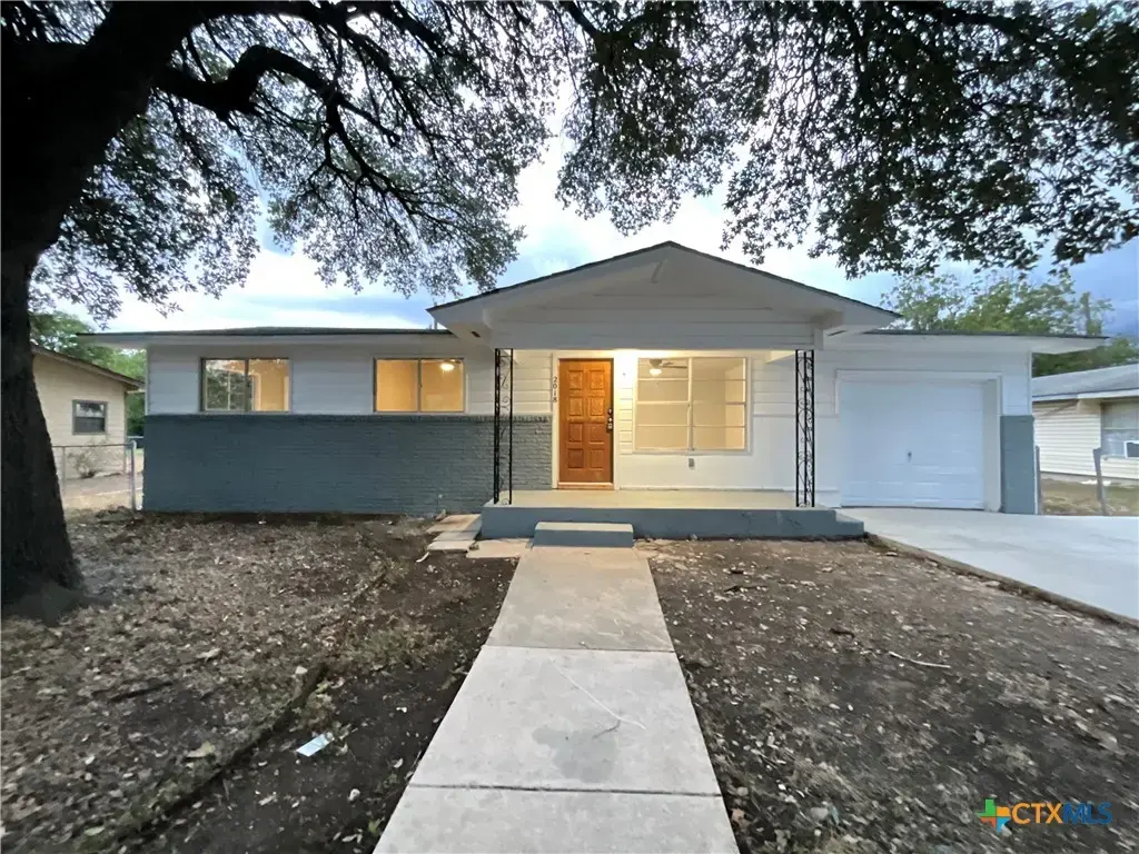 2018 Sherman Street, Seguin