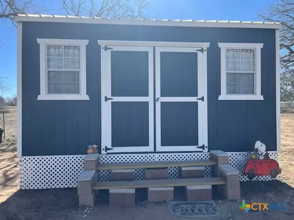 3086 County Road 442, Stockdale