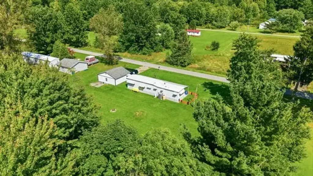 9689 Hollick Street , Shenango