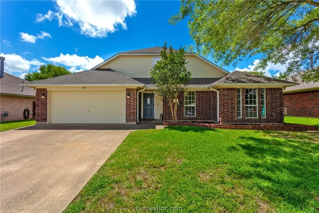 1306 Mullins Loop N, College Station