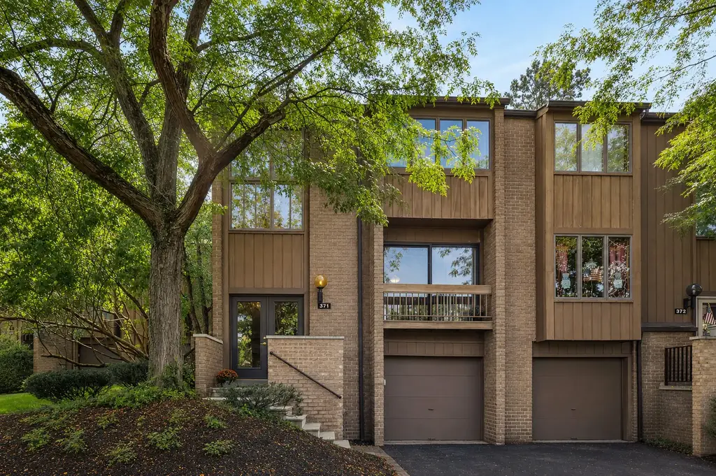 371 Hawthorn Court, Ross
