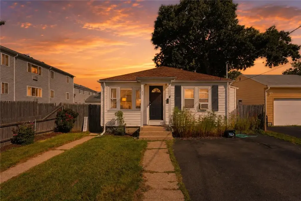 127 Fern St, Warwick