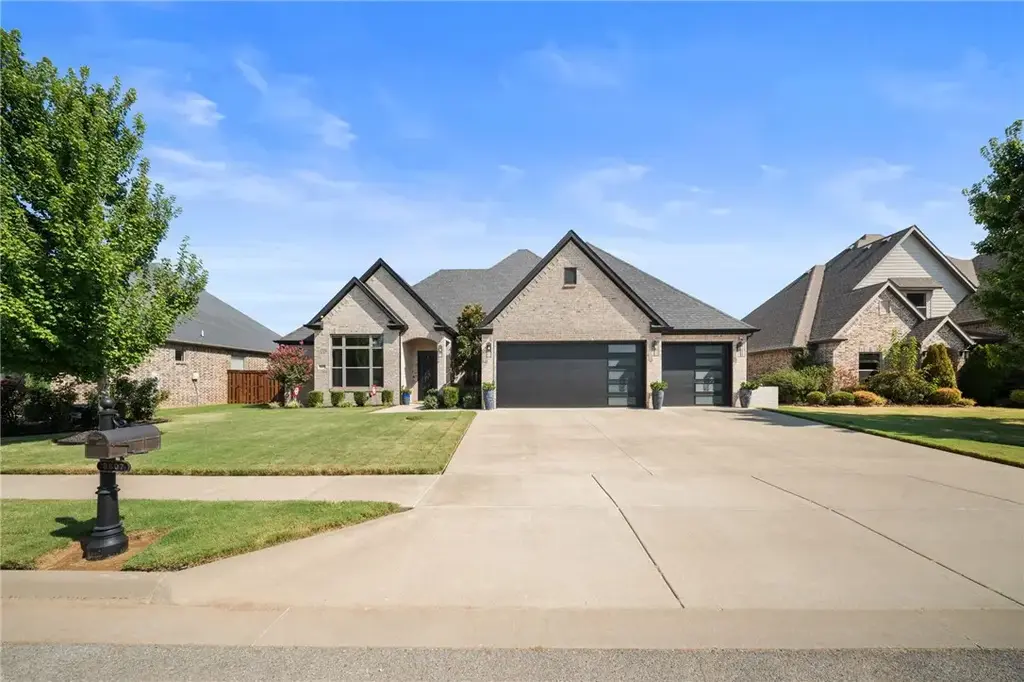 8607 W Birdsong Lane, Bentonville