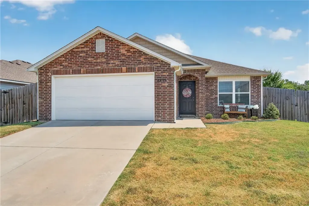 4889 W Hoover Loop, Fayetteville