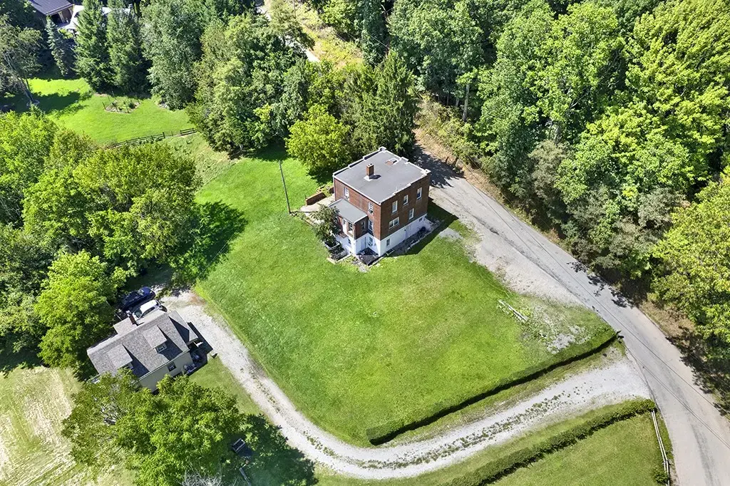 140 Smartnick Road , Hempfield