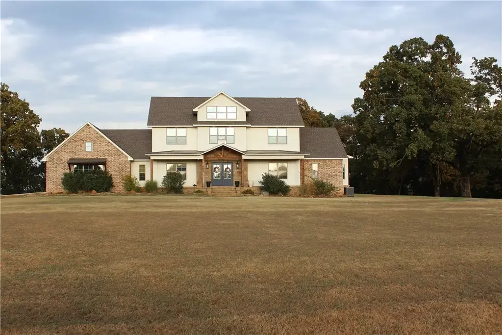 549 S Wiggins Drive, Paris