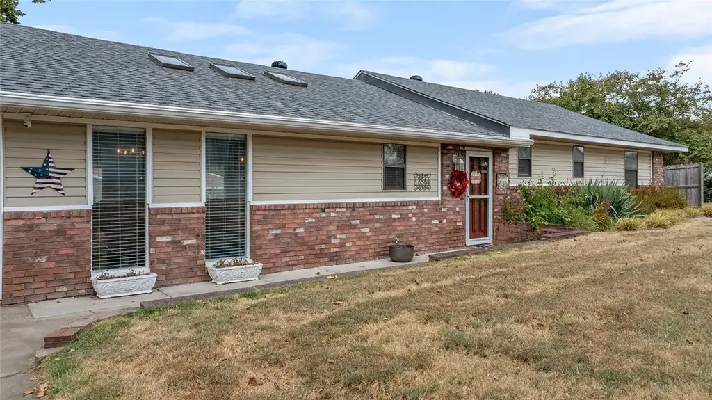 13544 Oak Park Drive, Siloam Springs