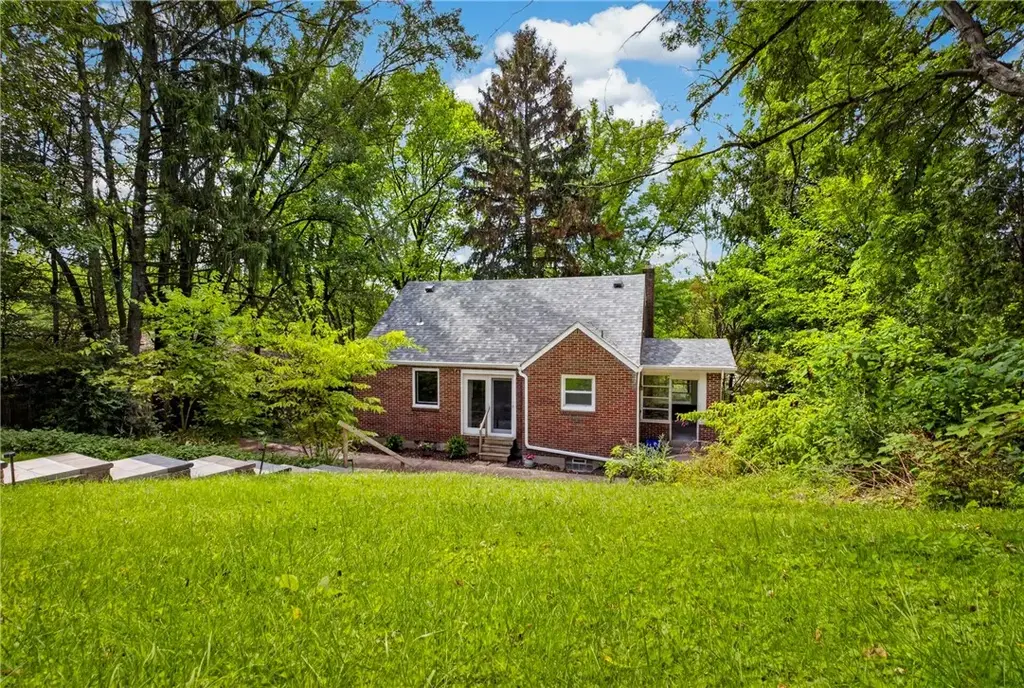 217 Curry Hollow Road , West Mifflin