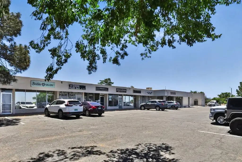 9301 Candelaria Road Ne, Albuquerque