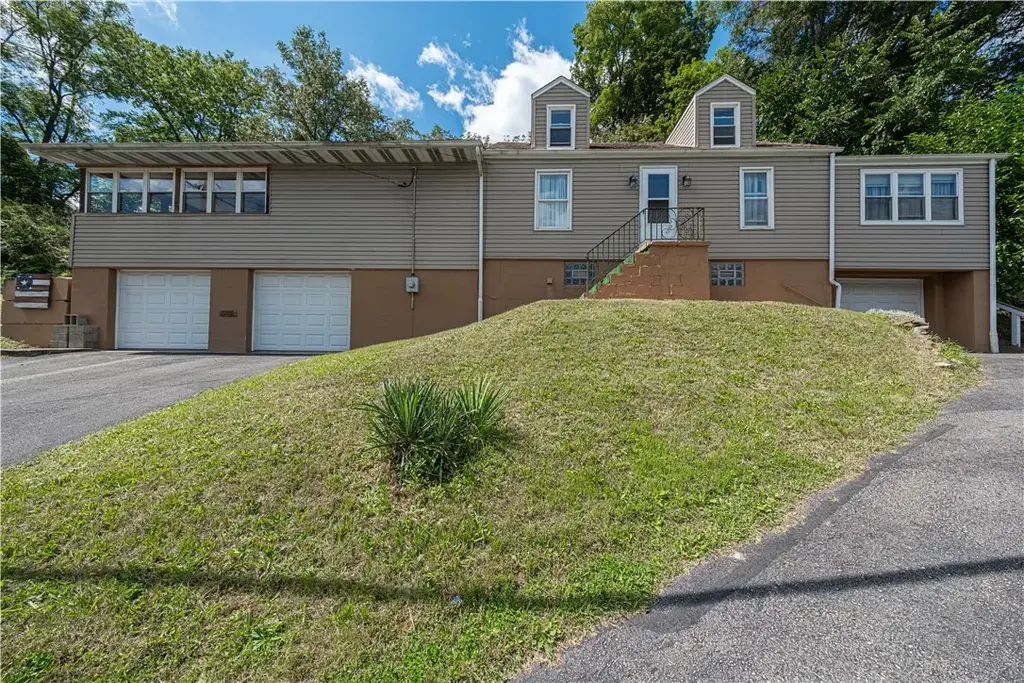 7300 Hutchinson, Forward