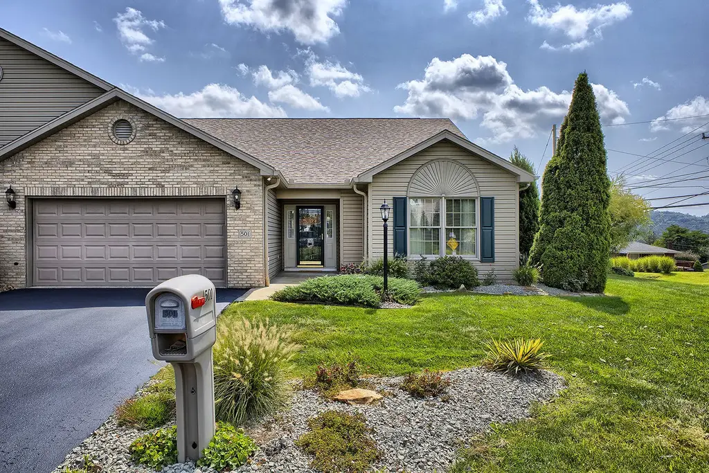 501 Kristi Drive, Hempfield