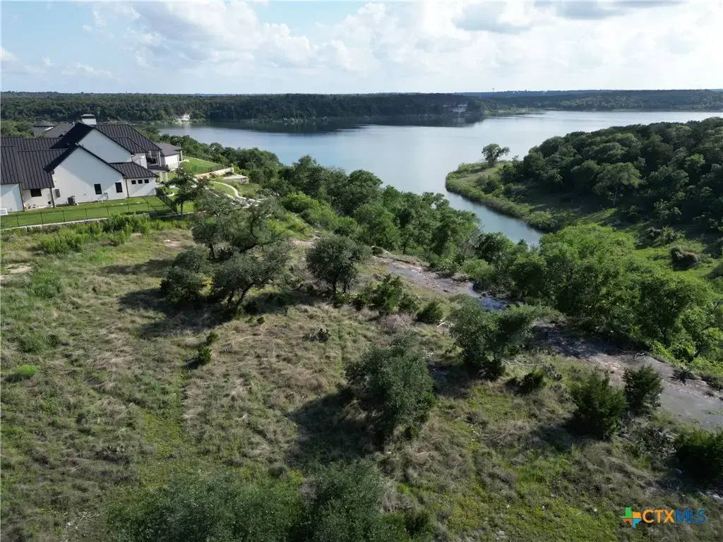215 Lakeview Drive, Morgans Point Resort