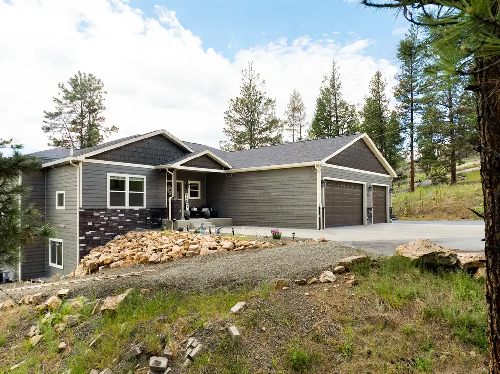 15 Rolling Stone Road, Clancy