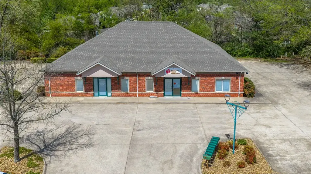 108 E Sunbridge Drive, Fayetteville