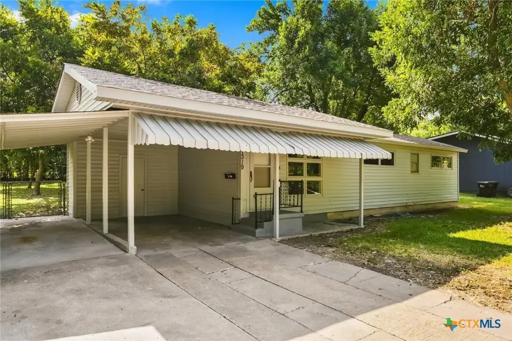 1319 S 37th Street, Temple