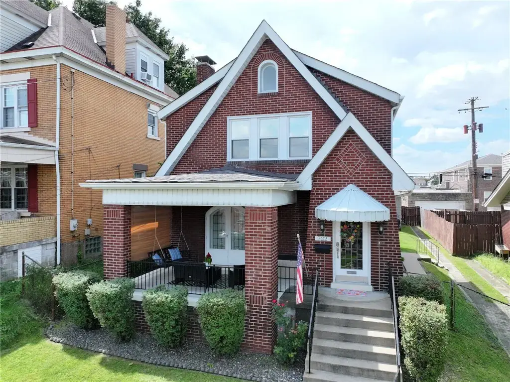 722 Bellaire Avenue , Brookline