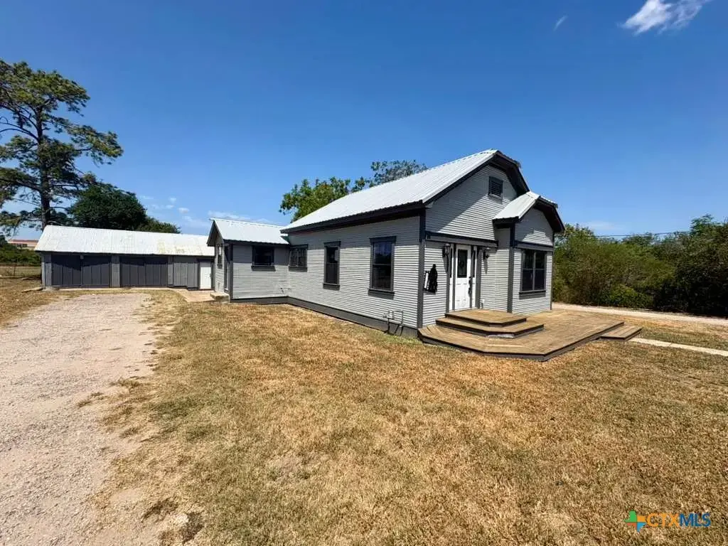 134 E North Street, Goliad