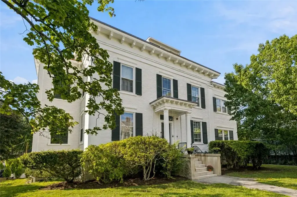 12 Mount Vernon St # 4, Newport