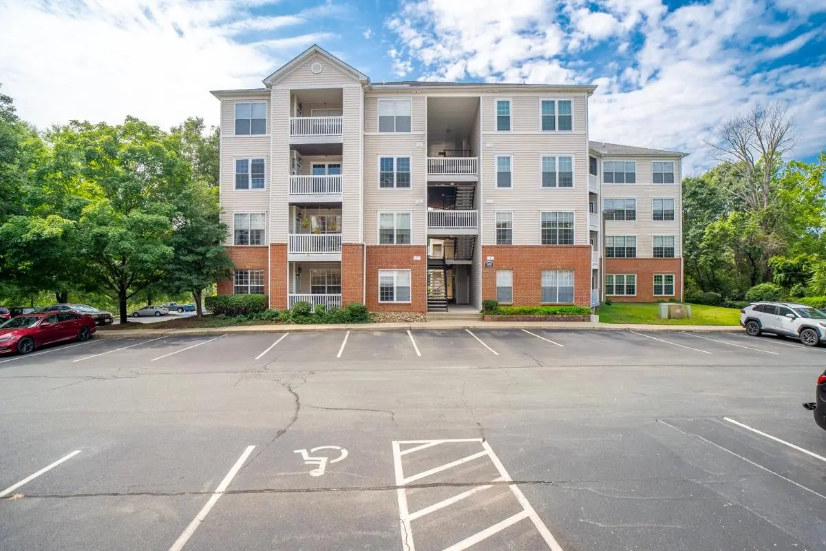 300 Riverbend Dr 2b, Charlottesville