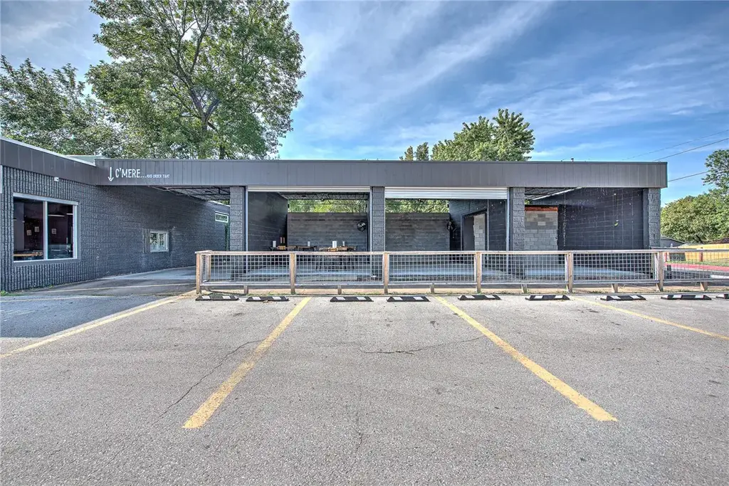 2229 E Huntsville Road, Fayetteville