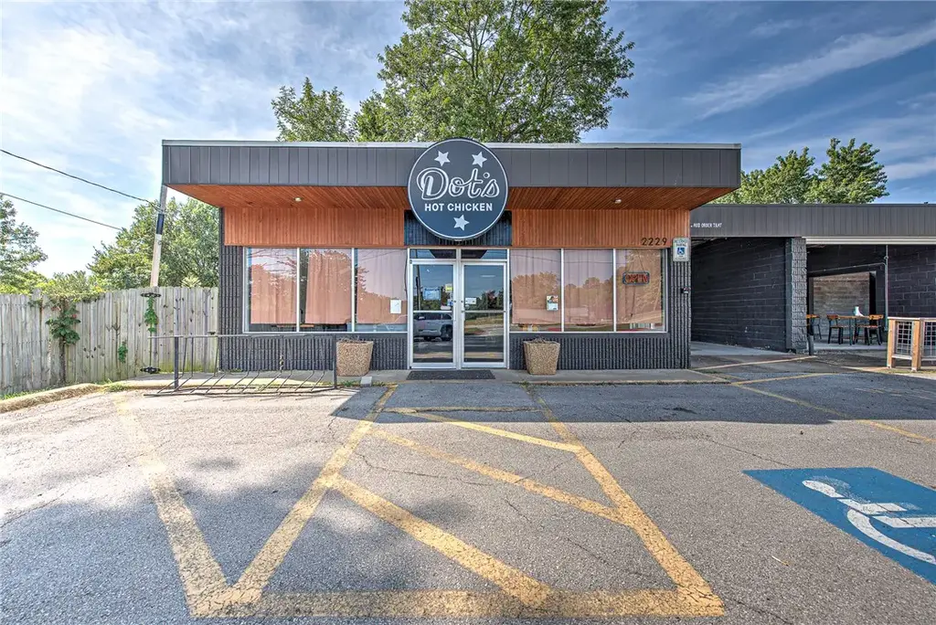 2229 E Huntsville Road, Fayetteville