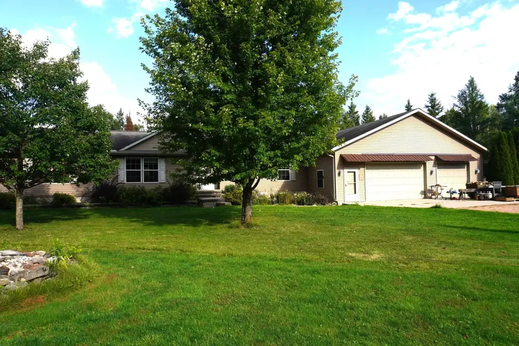 N6199 Rangeline Rd, Deerbrook