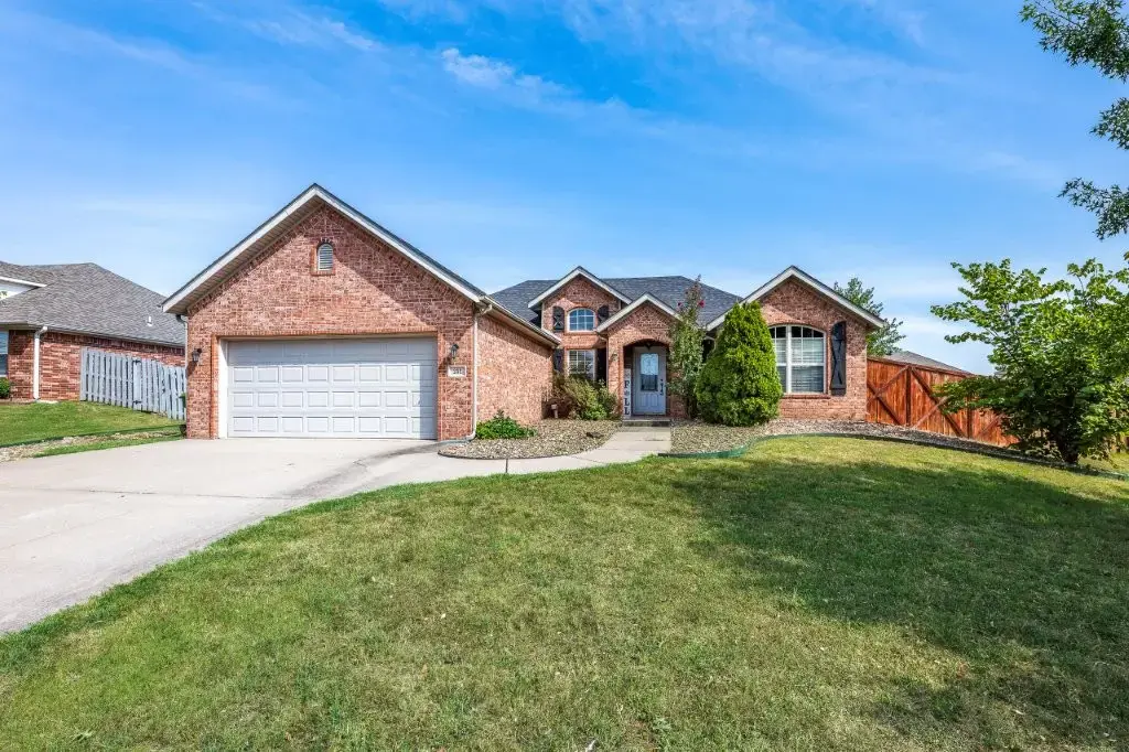 251 Coopers Farm Road, Centerton