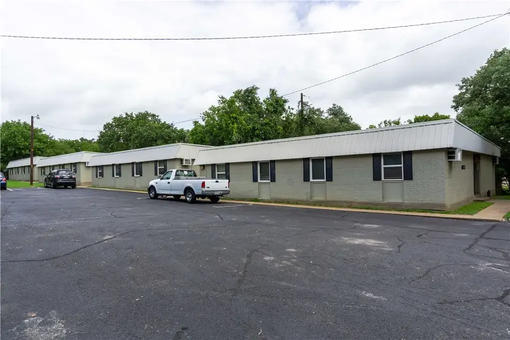 4212 Old College Road 12, Bryan